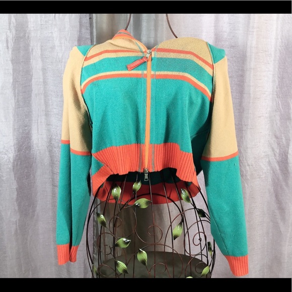 80's style color block crop top. - Picture 2 of 3